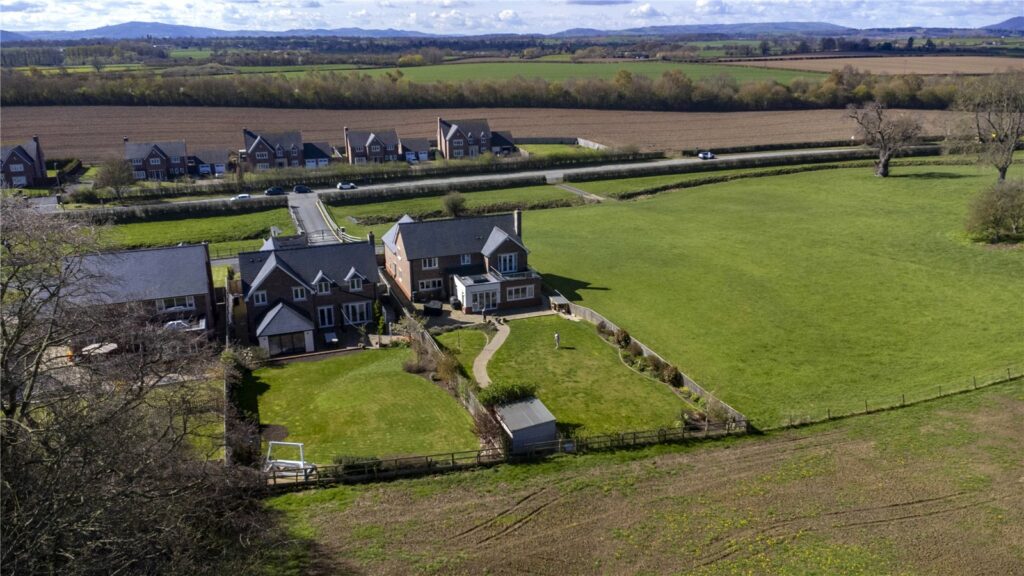 4 Highfield - Picture No. 07