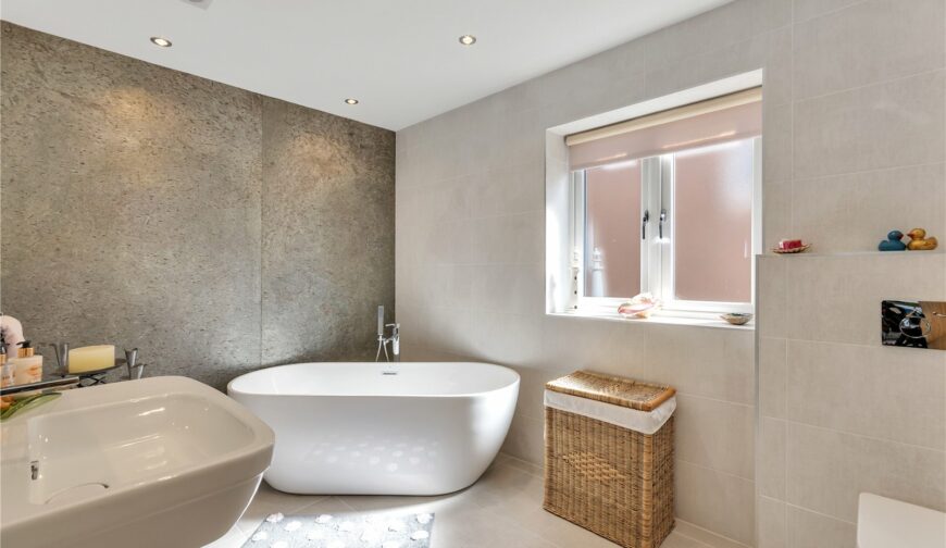 4 Highfield - Picture No. 11