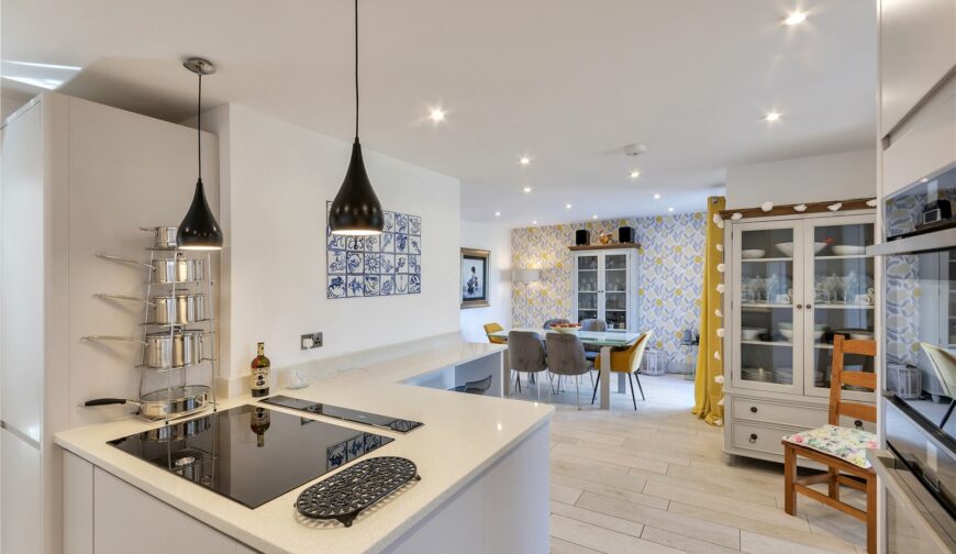 4 Highfield - Picture No. 14