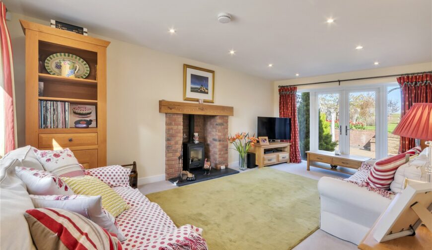 4 Highfield - Picture No. 17