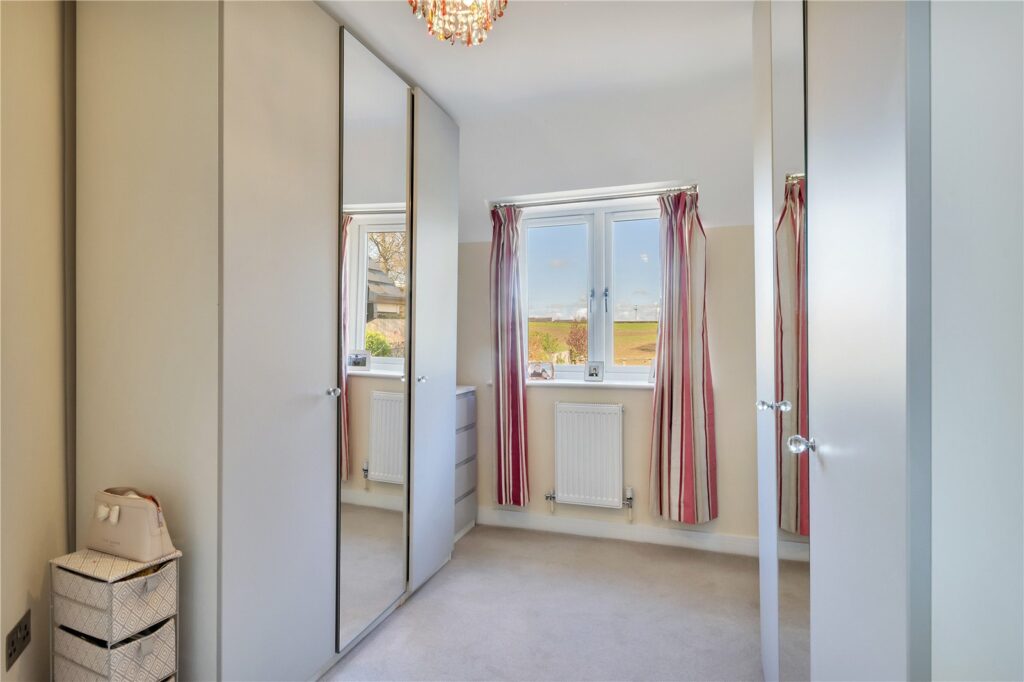 4 Highfield - Picture No. 21