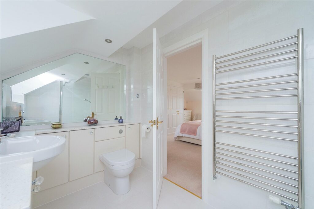 Whiteways, Garmston - En-Suite