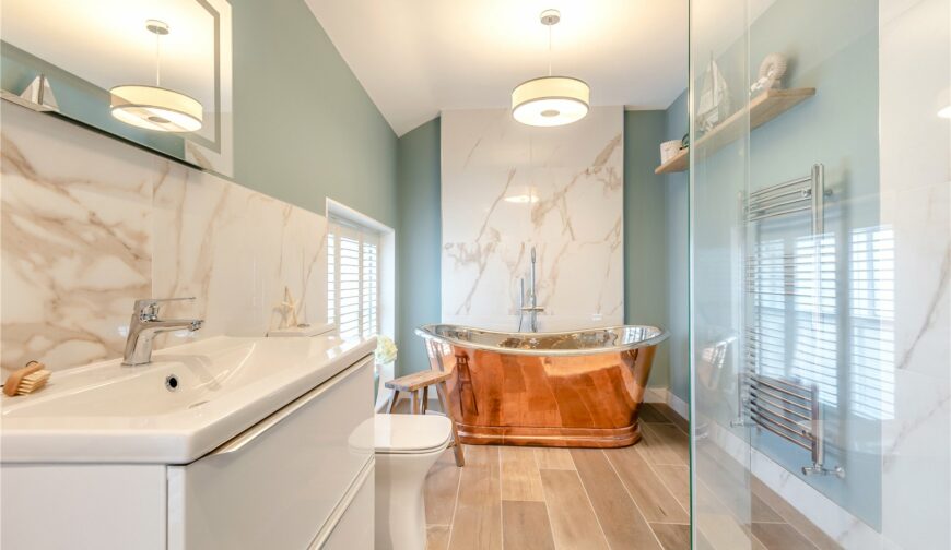 1 Apley Park Mews, Apley Park - Family Bathroom