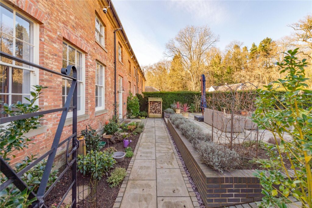 1 Apley Park Mews, Apley Park - Gardens