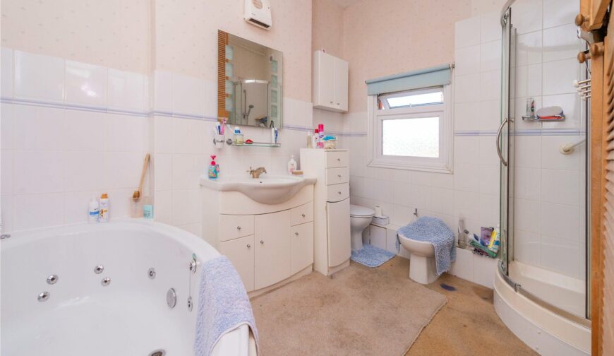 31 Brownlow Road - Bathroom