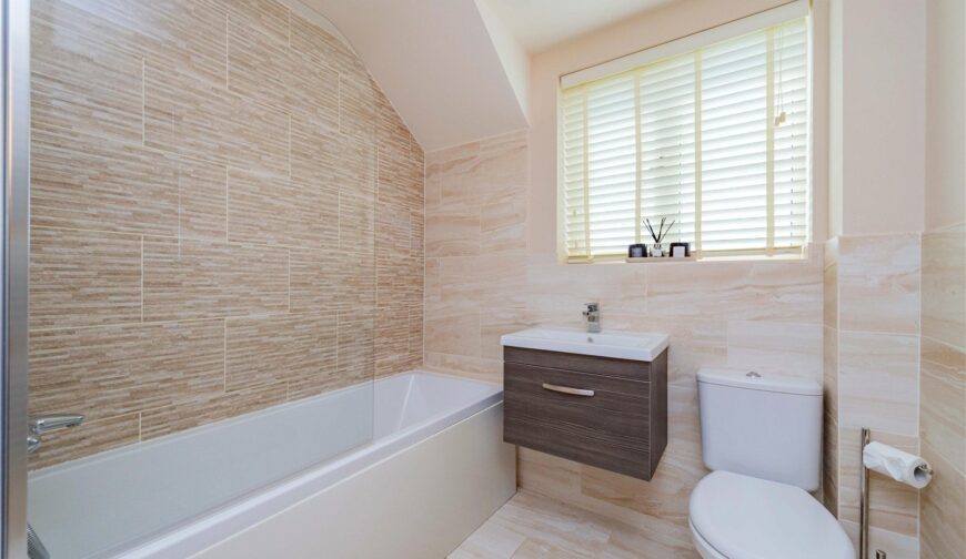 Beech Cottage, Myddle Wood - Family Bathroom
