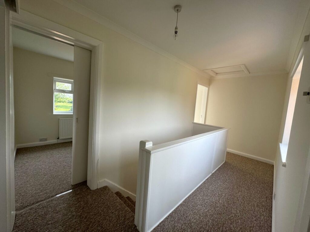 2 Caradoc View - Picture No. 26