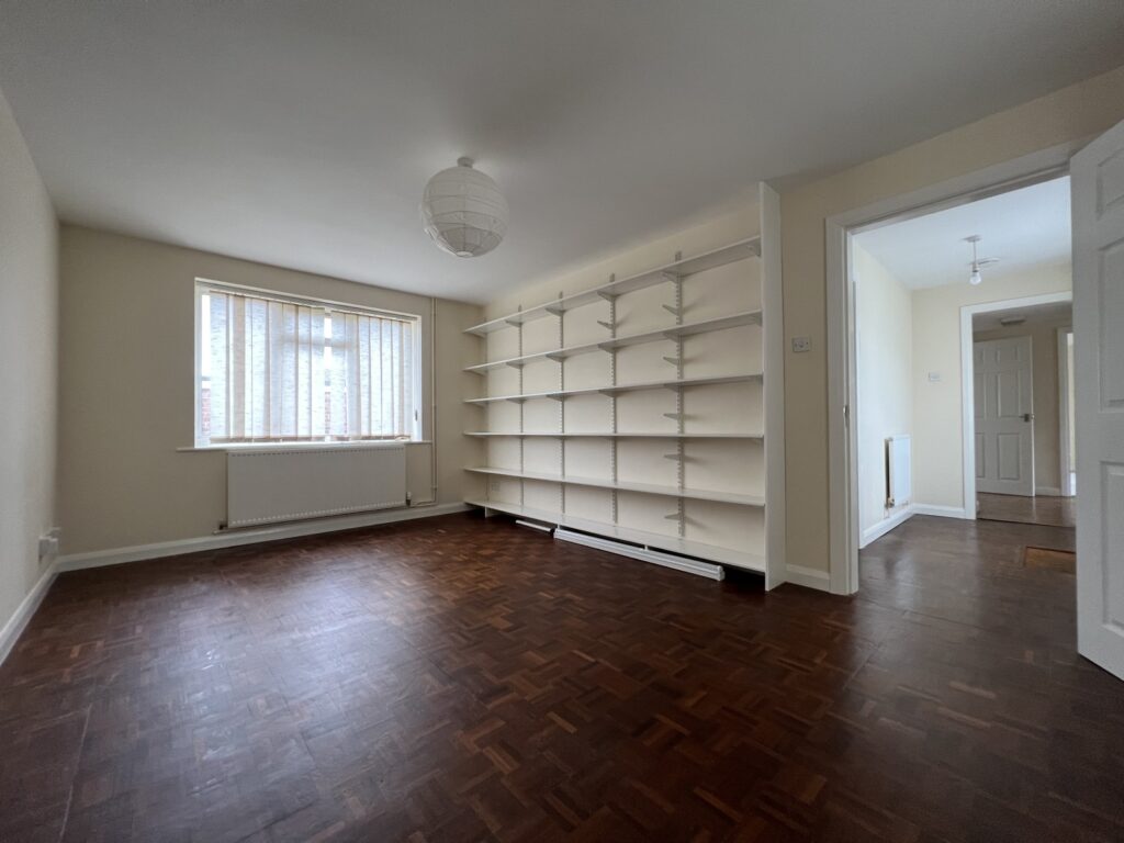 1 Spencer Drive - Picture No. 11