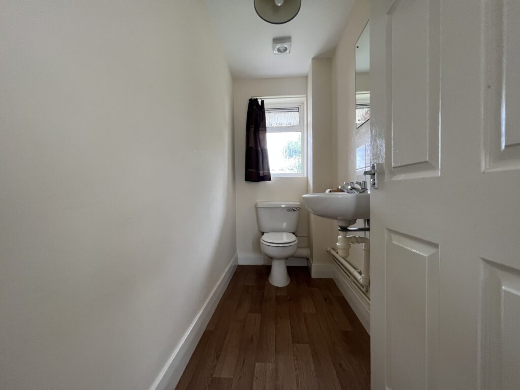 1 Spencer Drive - Picture No. 13