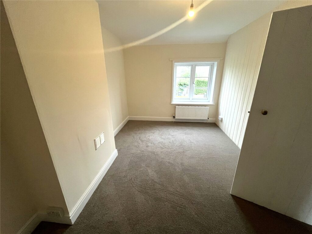 3 Broad Oak - Picture No. 01