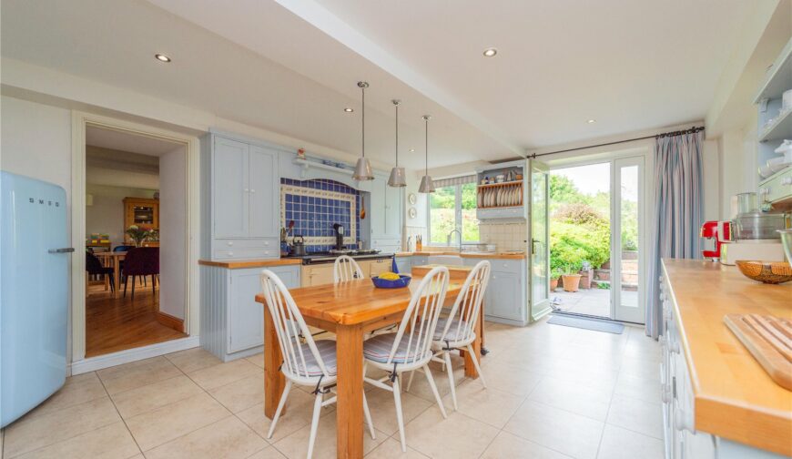 Holly Lodge, Hopton Bank - Picture No. 09