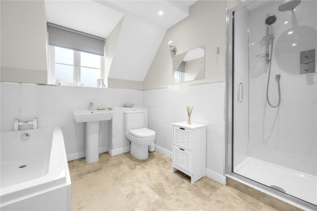 Motte Cottage, St. Marys Walk - Picture No. 16