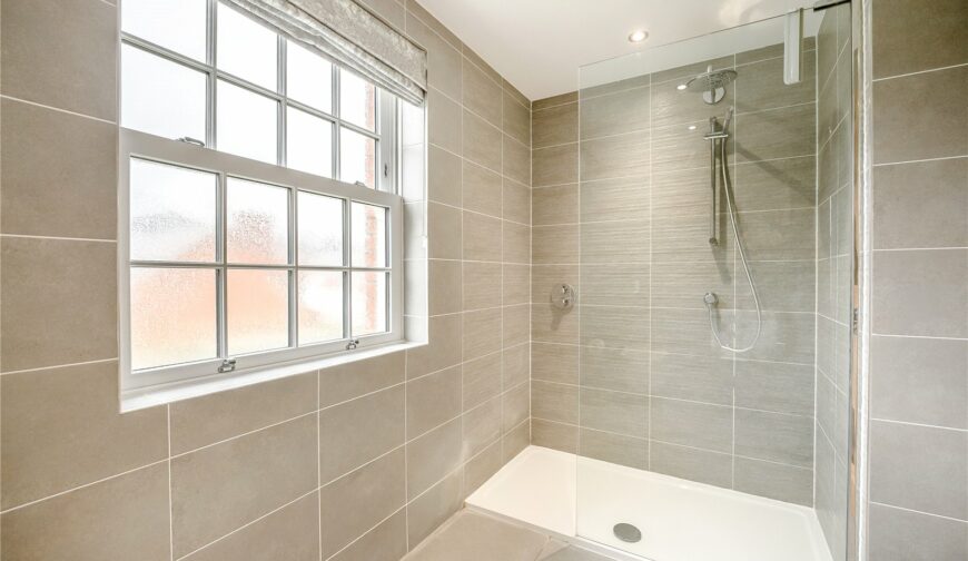 1 Home Farm - Princiapal Ensuite