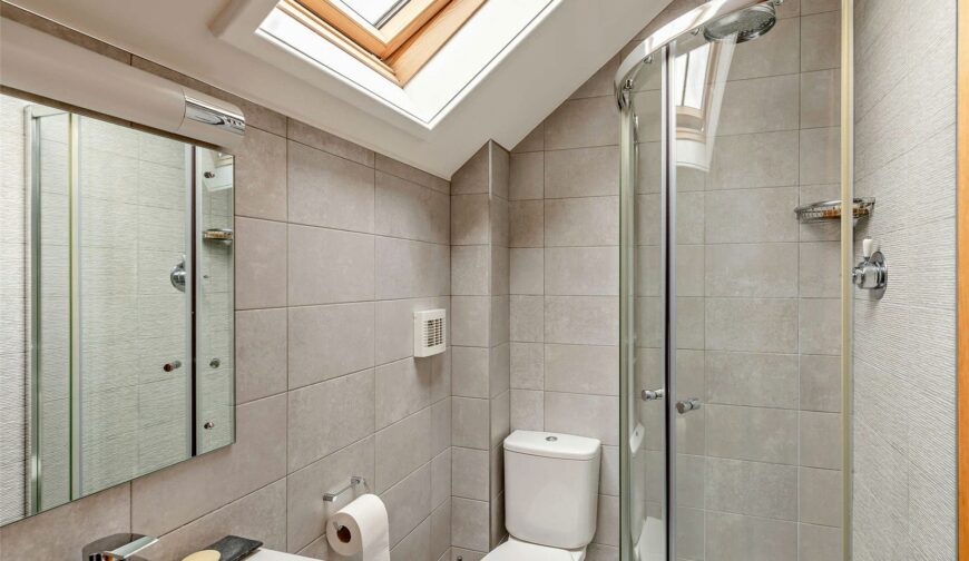 The Barley House, Red House Farm, Longdon-upon-Tern - Ensuite