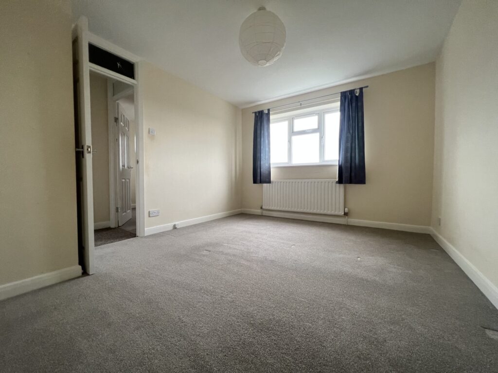 1 Spencer Drive - Picture No. 08