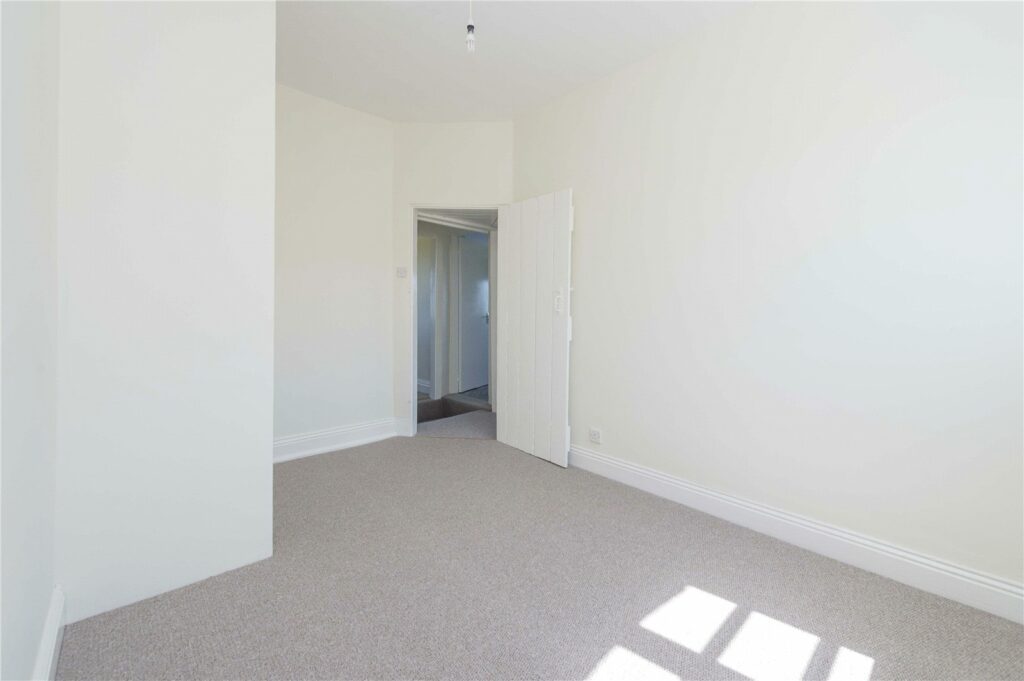 2 Parton Wood, Winnington - Picture No. 15