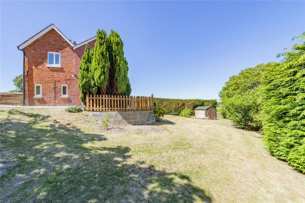 2 Parton Wood, Winnington - Picture No. 22