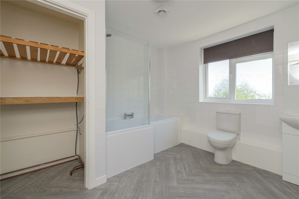 2 Parton Wood, Winnington - Picture No. 25