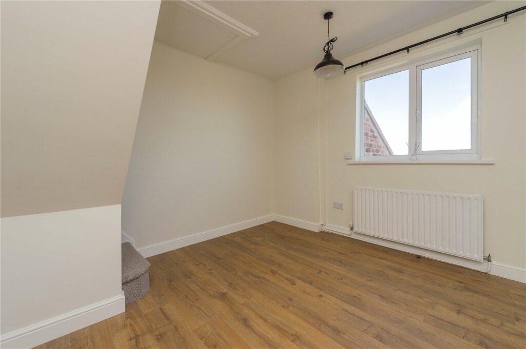 2 Parton Wood, Winnington - Picture No. 29