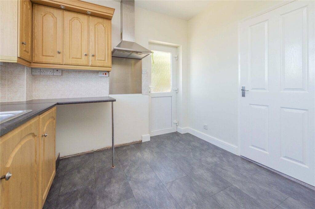 2 Parton Wood, Winnington - Picture No. 30