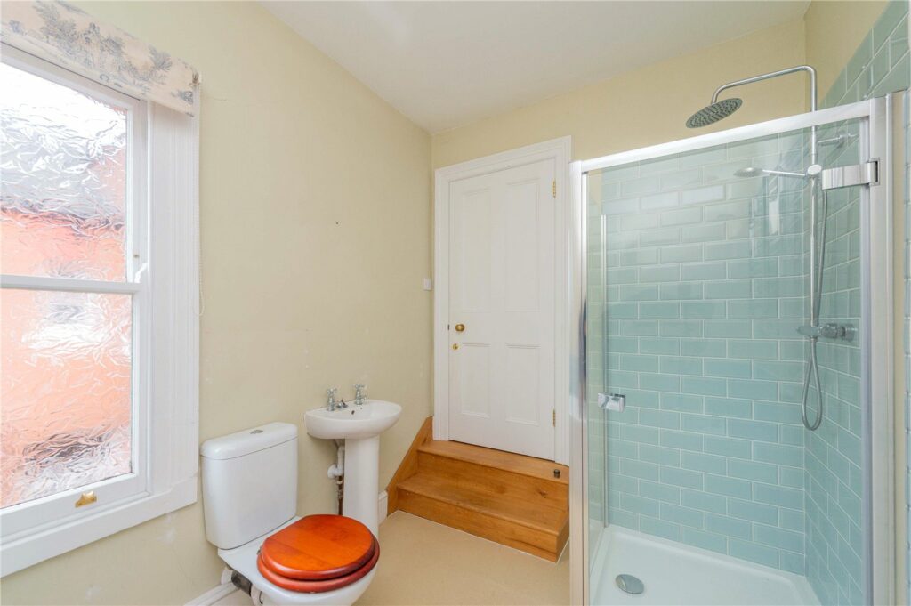 37 Gravel Hill - Picture No. 83