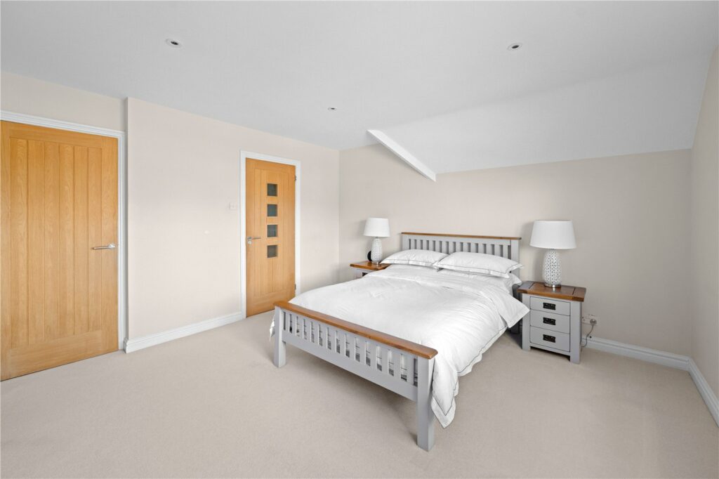 3 Manor Orchard - Picture No. 16