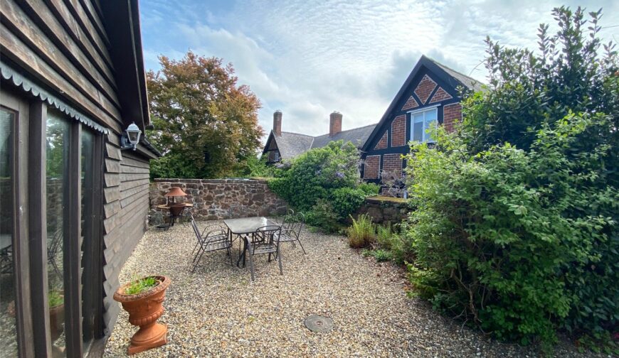 The Laurels, Church Road - 22