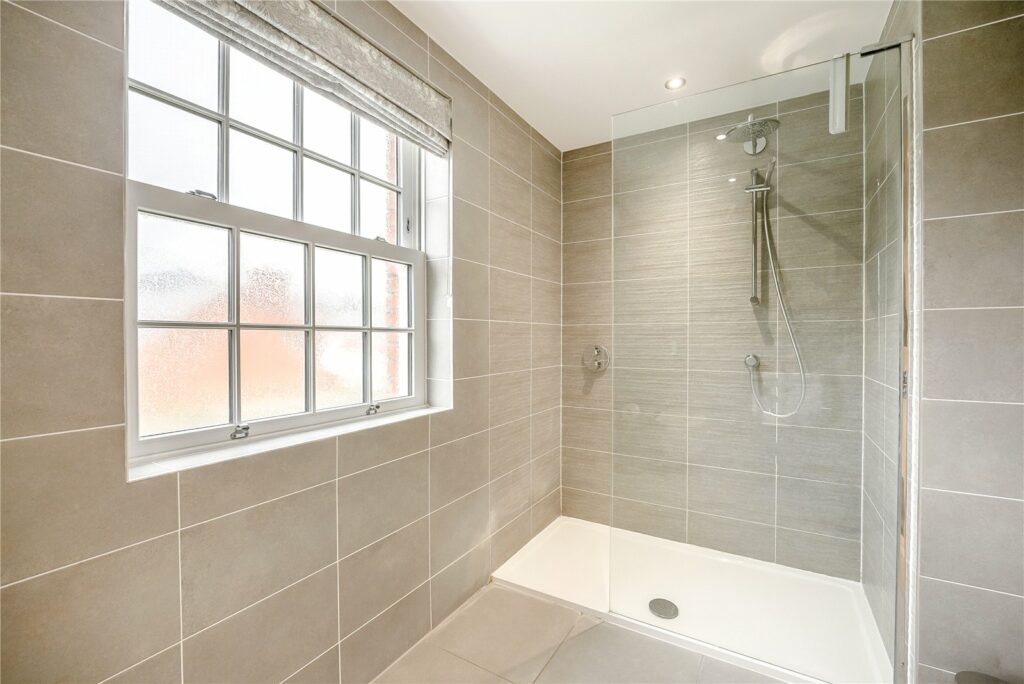 1 Home Farm - Princiapal Ensuite