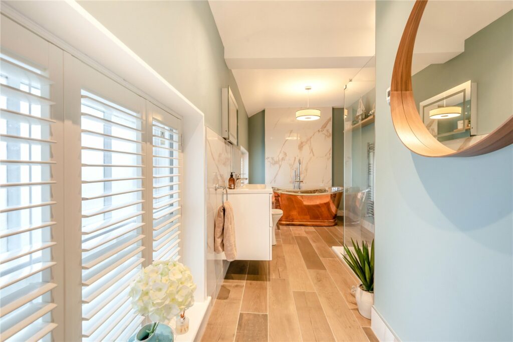 1 Apley Park Mews, Apley Park - Family Bathroom