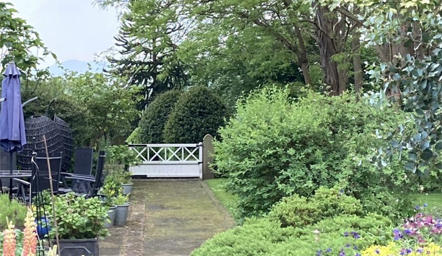 Dorrington House, Dorrington - Gardens