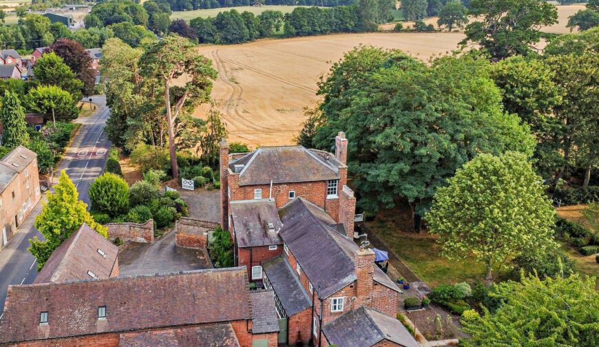 Dorrington House, Dorrington - Setting