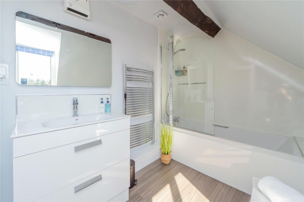 Bank House, Astley - Bathroom