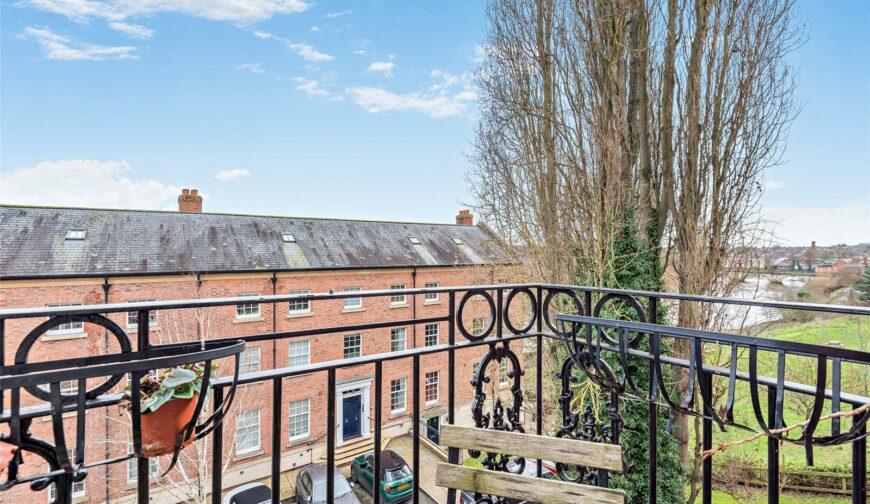 Flat 21, Upper Blackfriars Crescent, St. Marys Water Lane - 3