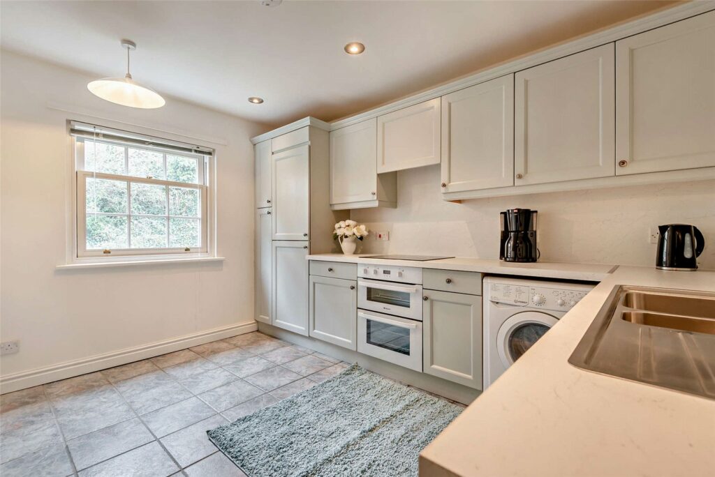 Flat 21, Upper Blackfriars Crescent, St. Marys Water Lane - 4