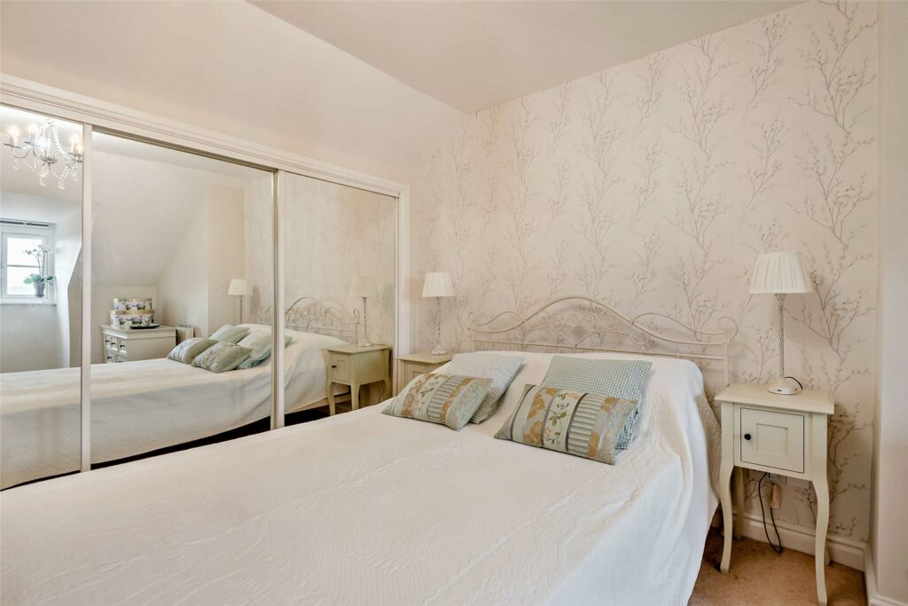 Flat 21, Upper Blackfriars Crescent, St. Marys Water Lane - 13