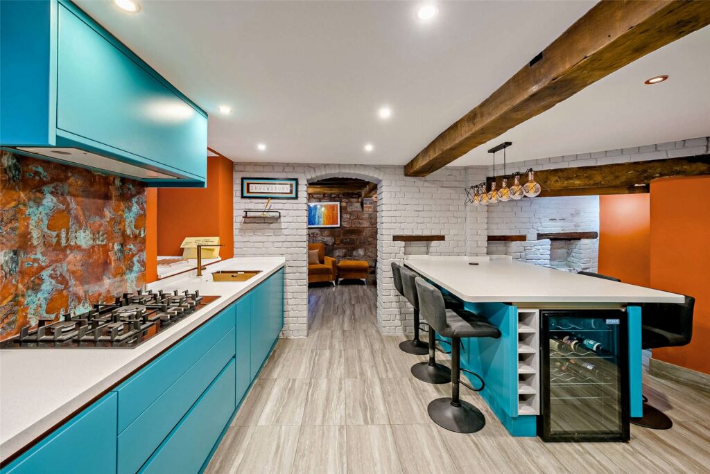 Town centre, centuries intertwined for artistic attitude