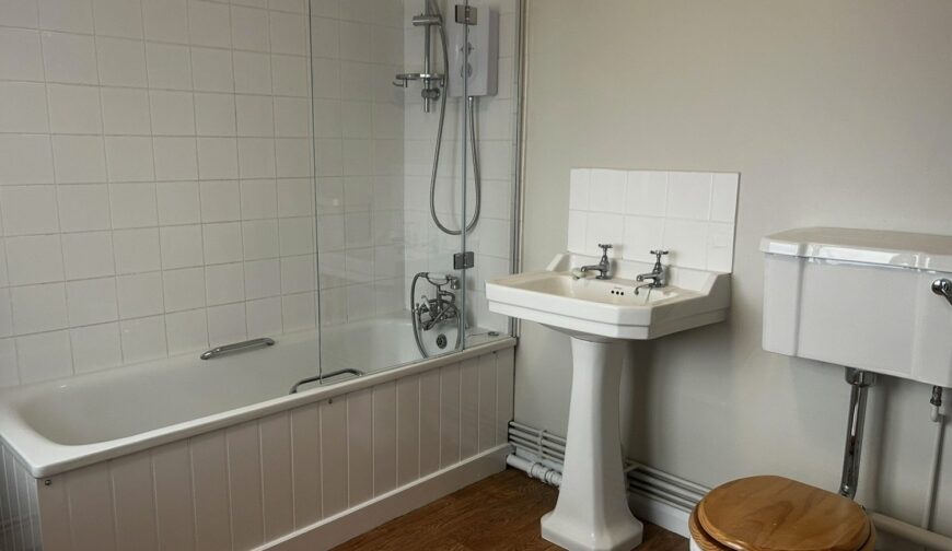 4 Walford - Picture No. 13