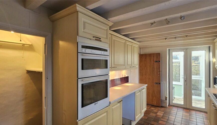 3 The Square - Picture No. 08