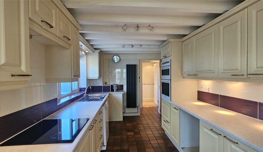 3 The Square - Picture No. 09