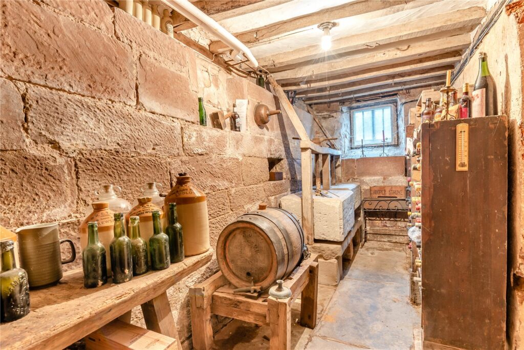 Golding Hall - Picture No. 15