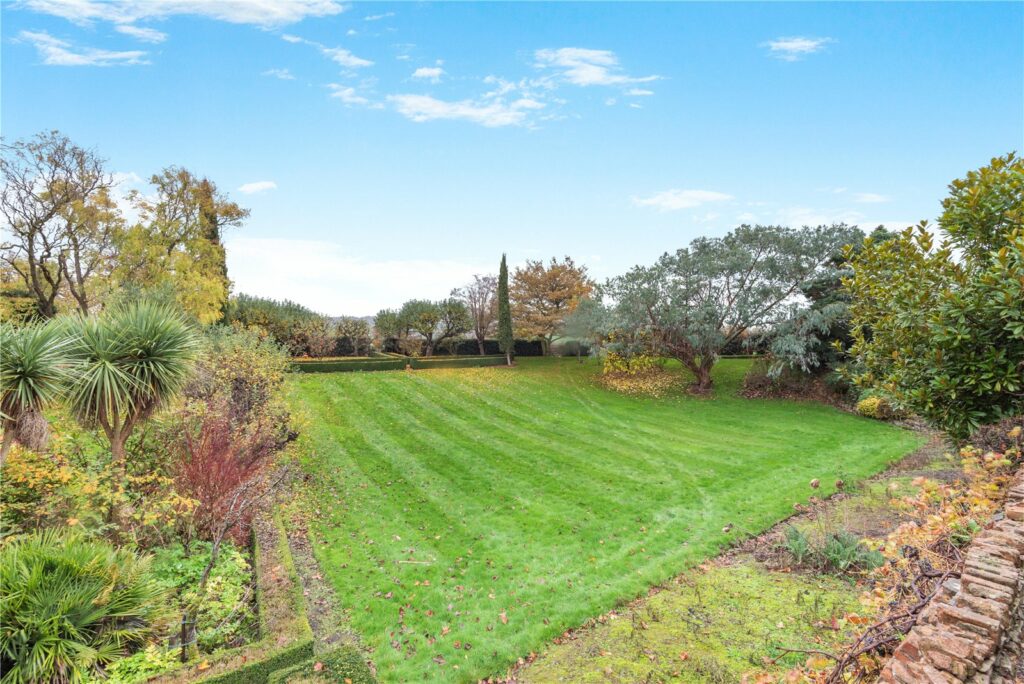 Golding Hall - Picture No. 39