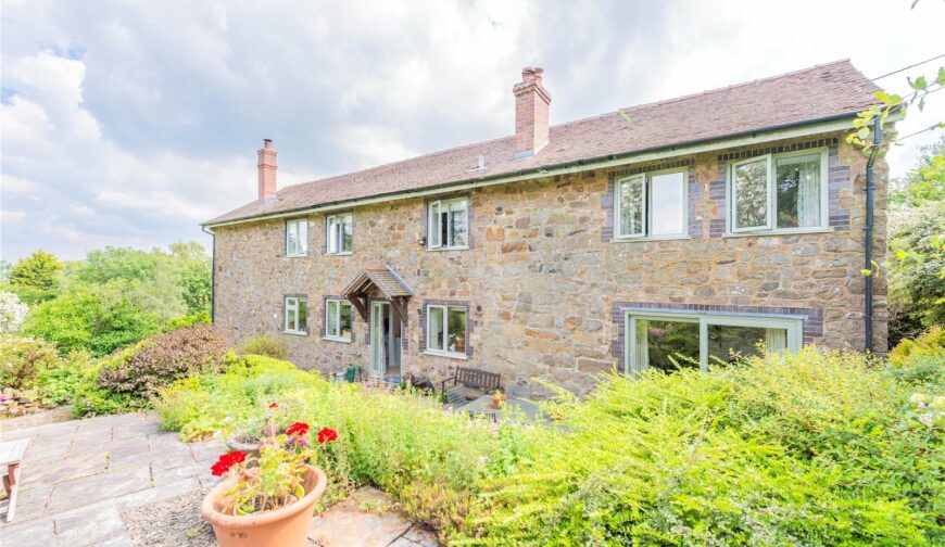 Holly Lodge, Hopton Bank - Picture No. 01