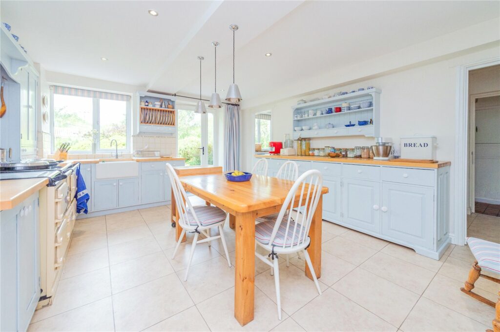 Holly Lodge, Hopton Bank - Picture No. 10