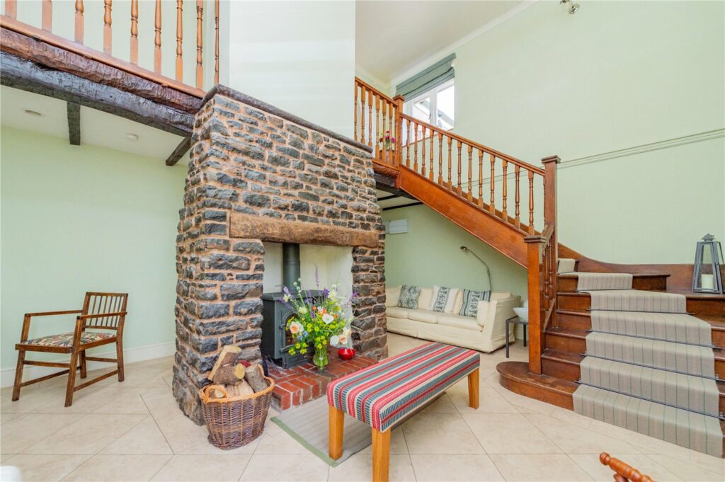 Holly Lodge, Hopton Bank - Picture No. 07