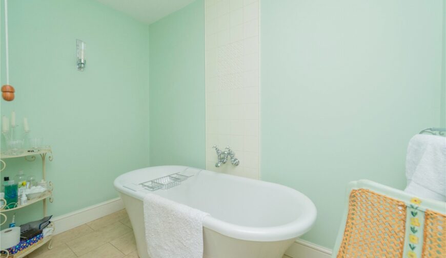 Holly Lodge, Hopton Bank - Picture No. 24