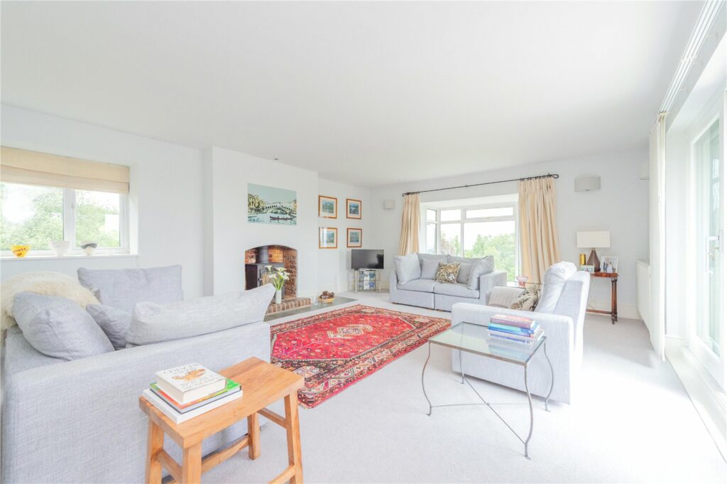 Holly Lodge, Hopton Bank - Picture No. 13