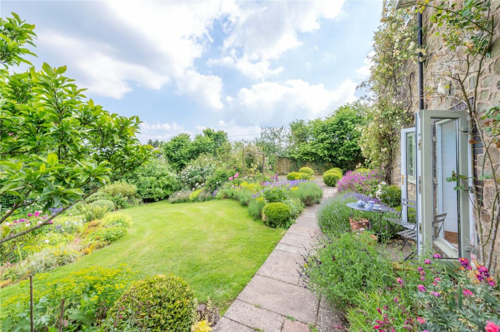 Holly Lodge, Hopton Bank - Picture No. 25