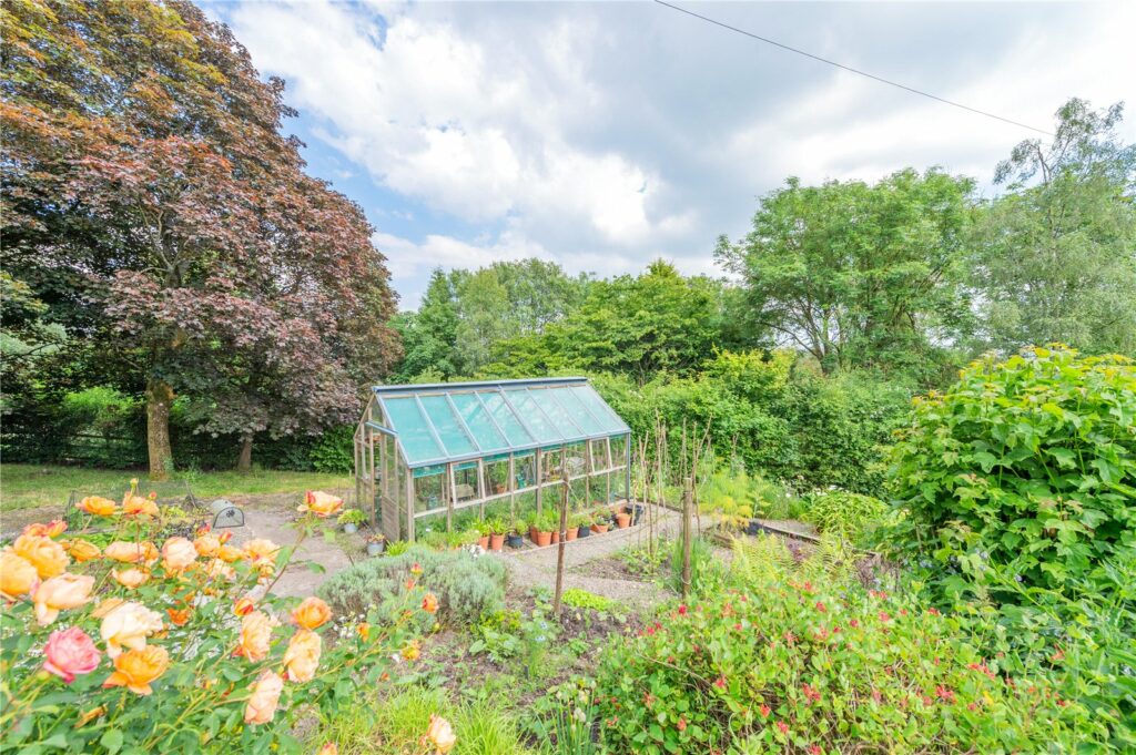 Holly Lodge, Hopton Bank - Picture No. 31