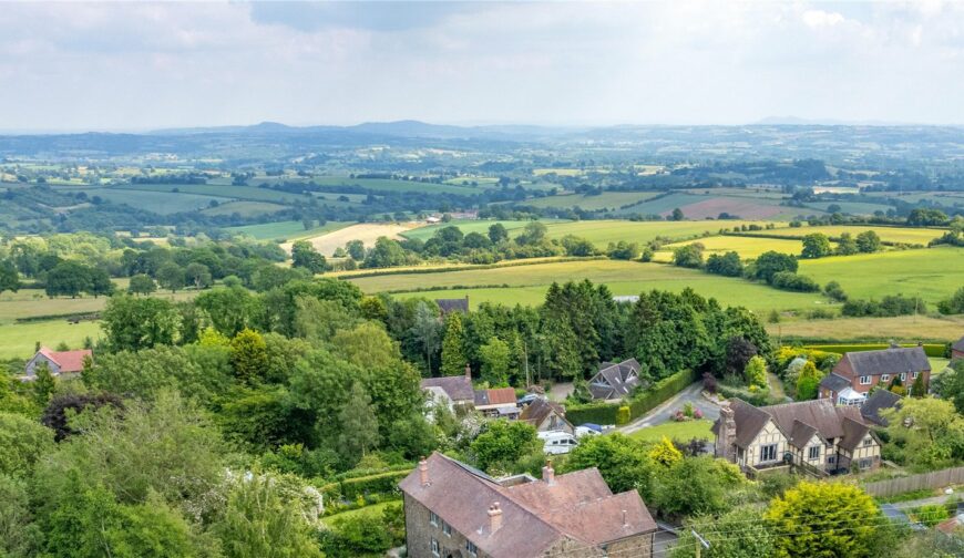 Holly Lodge, Hopton Bank - Picture No. 05