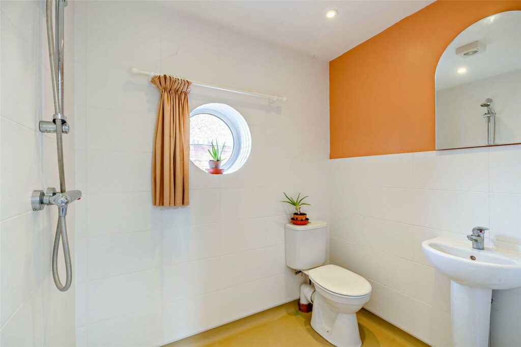 14 Porthill Gardens - Bathroom